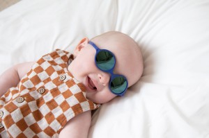 Kietla Okulary przeciwsłoneczne dla dzieci Reflex Blue Matuli lifestyle.jpeg
