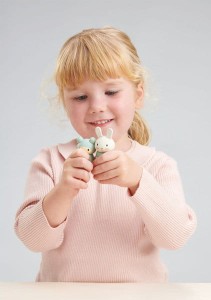 pol_pl_Zestaw-figurek-Zajaczki-Tender-Leaf-Toys-1143_15.jpg