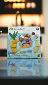 Drewniana deska z owocami tropikalnymi do krojenia, Tender Leaf Toys