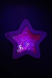 pol_pl_Petit-Boum-sensoryczna-GWIAZDA-PINK-swiecaca-w-ciemnosci-84_4.jpg